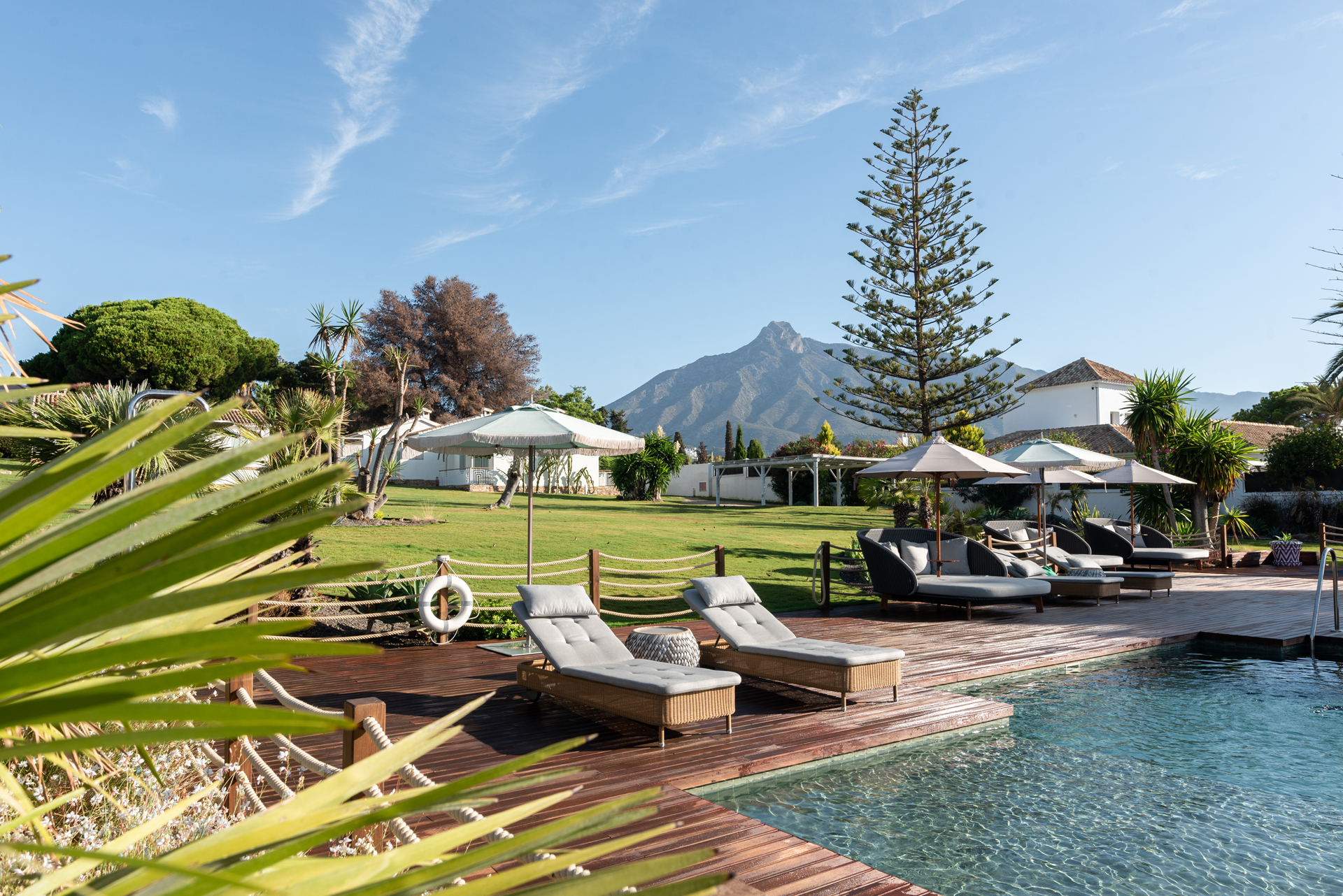 Pool Club and Golden Mile Setting