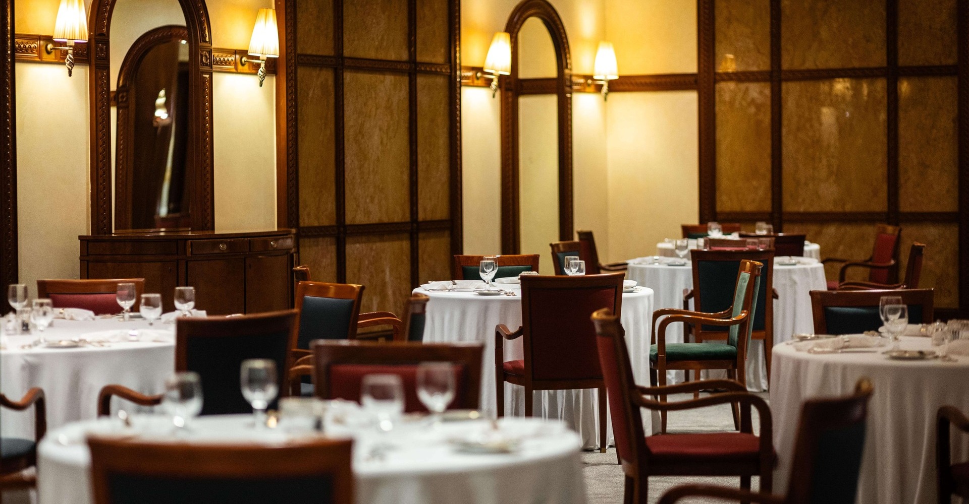 Multi-Venue Dining Complex